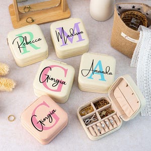Joyero personalizado, estuche de viaje para joyas, regalo para dama de honor, joyero con nombre y letra personalizado, regalo de cumpleaños para amigos, regalo para ella.