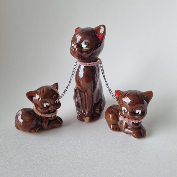 Vintage cat family ceramic figurine - made in Japan - 1950s