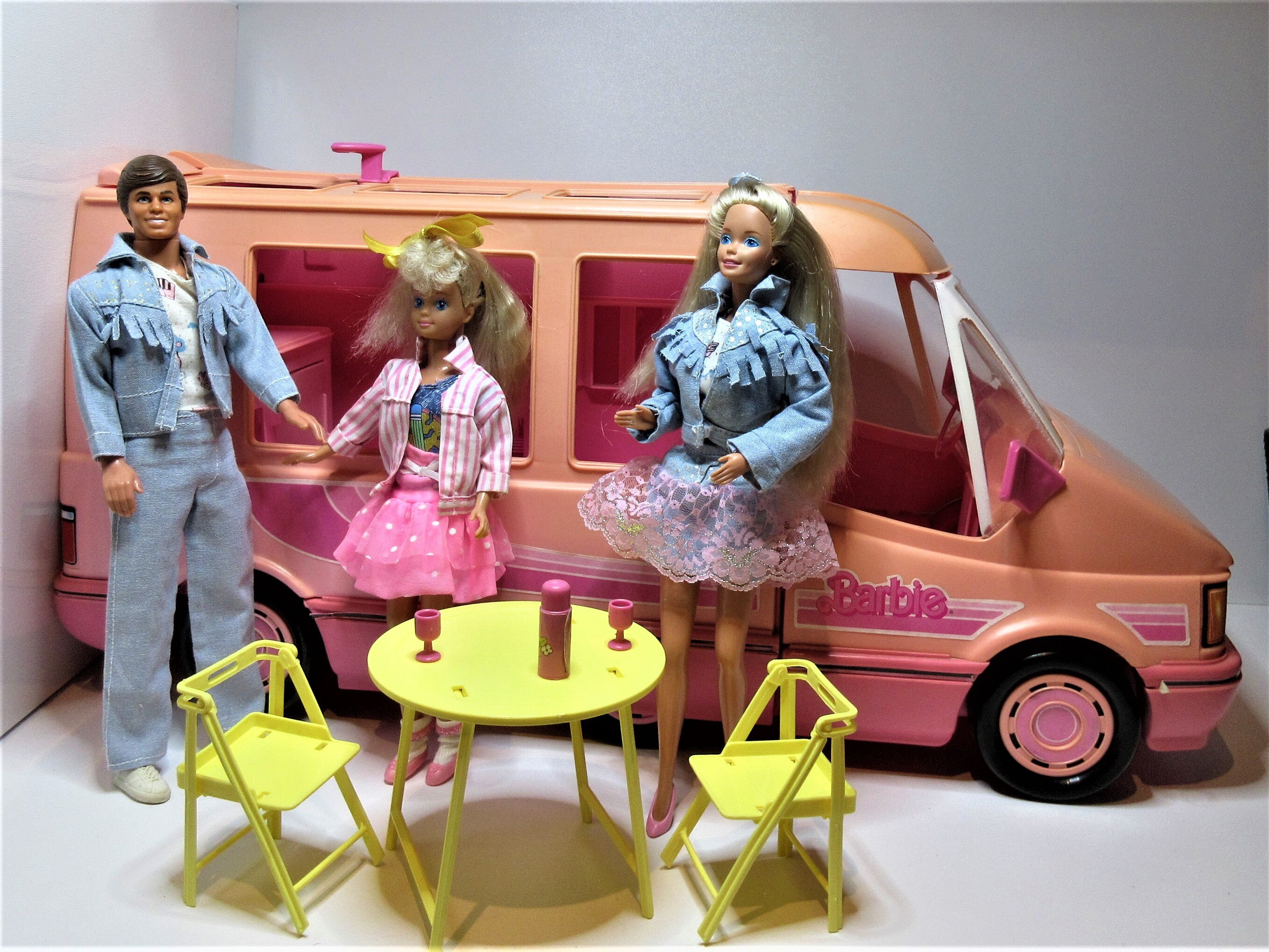 メール便指定可能 Barbie(バービー) Magical MOTOR HOME Vehicle MOTORHOME Van Becomes HOME   SPORTS BUGGY CAR (1990)