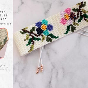 Puede incluir: Un patrón de pulsera de punto de peyote con un diseño floral con cuentas rosas, azules, verdes y blancas. El patrón es para descarga instantánea.
