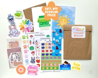 Bolsa Misteriosa Perfectamente Imperfecta / Paquete Mixto de Papelería y Arte / Artículos de Grado A y B / Impresiones, Pegatinas, Marcapáginas y Tarjetas de Felicitación