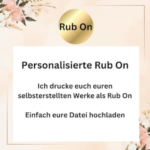 Könnte beinhalten: Eine quadratische Grafik mit einem goldenen Kreis und dem Text Rub On oben. Darunter steht in schwarzer Schrift Personalisierte Rub On, Ich drucke euch euren selbsterstellten Werke als Rub On und Einfach eure Datei hochladen. Florale Akzente befinden sich in den Ecken.