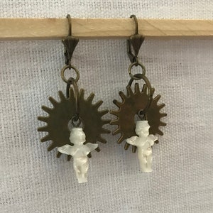 Sweet cherub earrings, mother of pearl, patinated brass