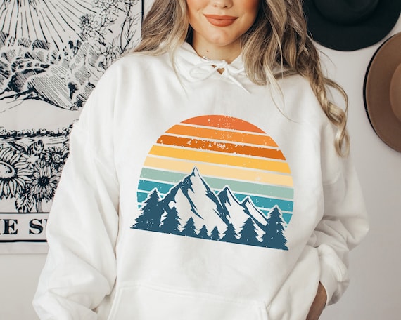 Retro Sunset Mountain Sweatshirt: Cozy Hiking Outdoor Sweater