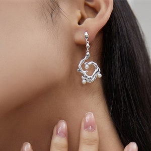 Sterling Silver spiral earrings with pearl , Swirl dangle Earrings,Modern earrings for women, Simple post earrings, boho,Gift for her