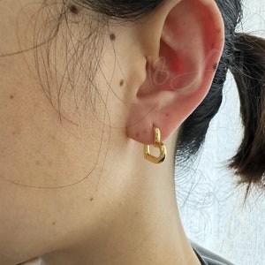 Herz Creolen Ohrring mit Sterling Silber, Gold Herz Huggie Ohrringe, kleine Creolen, minimalistischer Herz Ohrring, Herz Creolen, perfektes Geschenk für sie