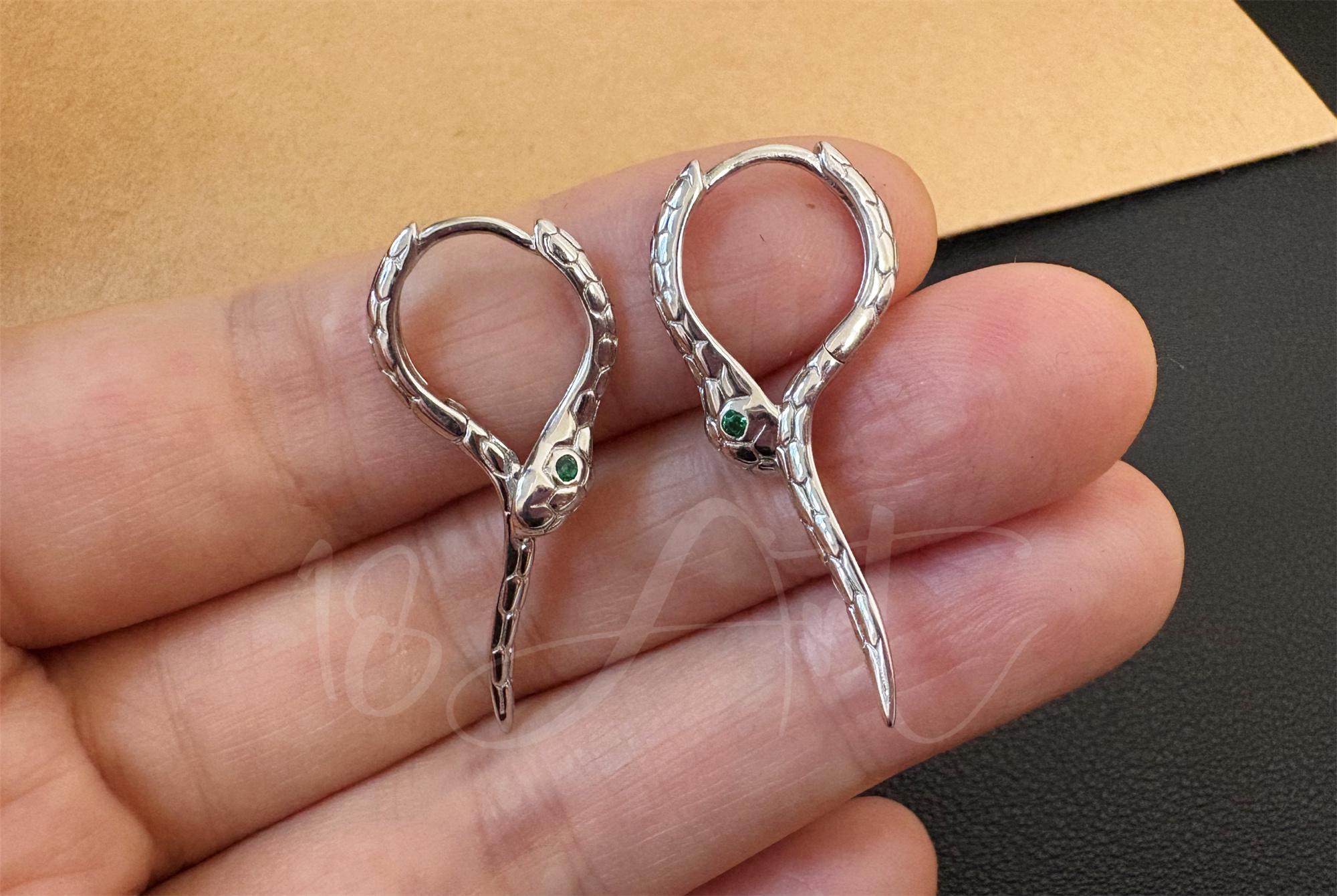 Orecchini a cerchio a forma di serpente in argento sterling: graziosi ciondoli minimalisti (placcati in argento o oro 24 carati) - Italia