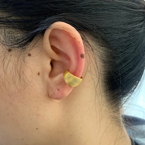 Chunky Silver Ear Cuff no Piercing,Gold Conch Earring,Minimalist Textured  Ear Cuff,Sterling Silver Cartilage Earring for Women,Gift for Her