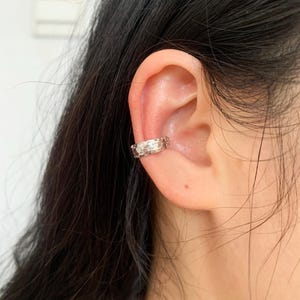Sterlingzilver gehamerd 5 mm oor manchet geen piercing, handgemaakte conch oorbel, textuur manchetoorbellen, eenvoudige uniseks oor manchet, cadeau voor hem haar