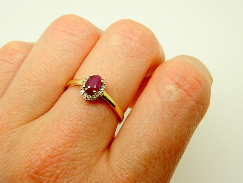 Stunning 9ct Yellow Gold Ruby & Diamond Multi Stone Cluster Ring, Size N 1.55g image 7