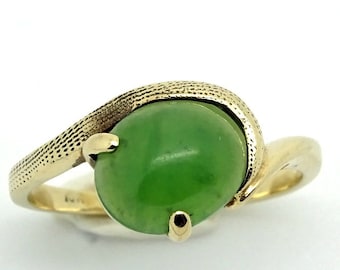 Stunning 9ct Yellow Gold Solitaire Green Tourmaline Cabochon Ring, Size K 1/2