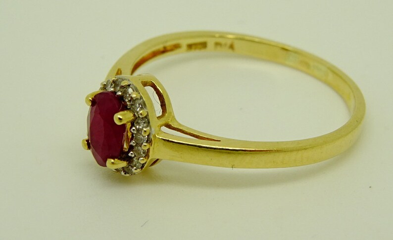 Stunning 9ct Yellow Gold Ruby & Diamond Multi Stone Cluster Ring, Size N 1.55g image 3