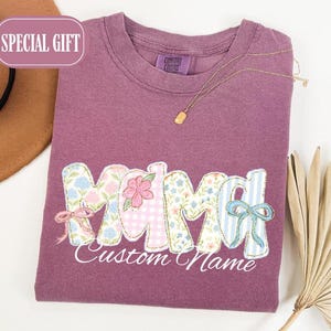 Custom Mom Name T-Shirt, Personalized Mama Tee, Floral Patchwork Mom Shirt, Cute Bow Mama Top, Trendy Mother Gift Tee, DTF Design