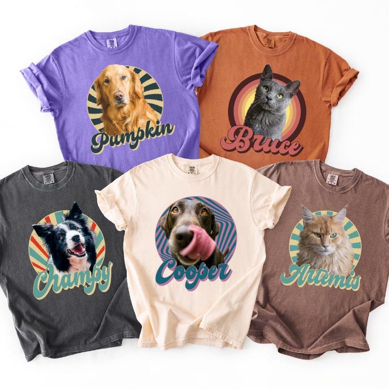 🎁 Custom Retro Pet Photo T-Shirt, Personalized Vintage Pet Portrait Tee with Name, Custom Dog or Cat Photo Gift, Christmas Gift Shirt