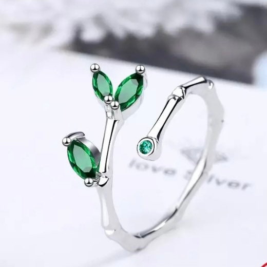 Stunning Leaf Ring