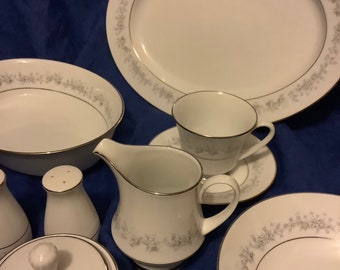 Contemporary Fine China; by Noritake. 2181 MARYWOOD 7 Piece Place