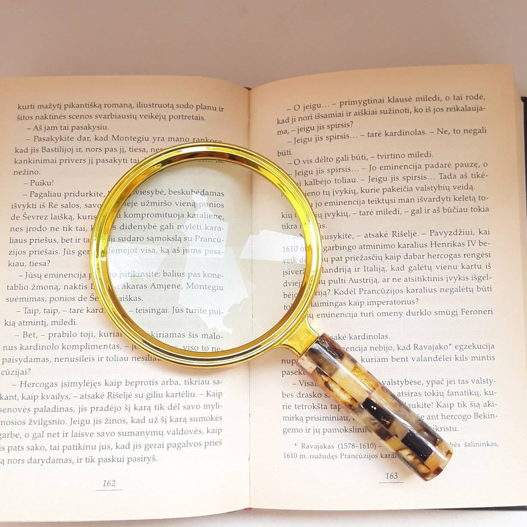 Magnifying glass for reading with amber decorative handheld loupe