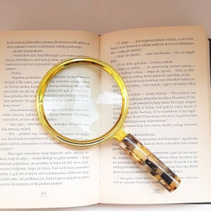 Magnifying glass for reading with amber, Decorative handheld  loupe magnifier, Low vision aids,  Home library decor Magnifying lens mom gift