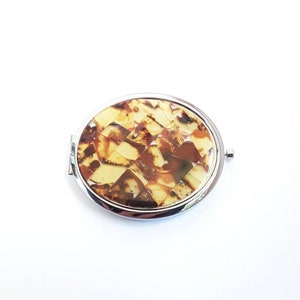 Espejo pequeño decorativo de ámbar, espejo de maquillaje de viaje de doble cara, espejo de bolsillo de metal, espejo ovalado con mosaico de ámbar báltico, espejo de bolso