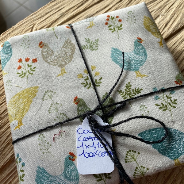 Coupon de tissu motifs poules et fleurs