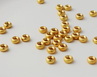 50 perline placcate oro opaco 18 carati, perline distanziatrici, perline rotonde, perline connettore, mini perline, perline con ciondoli