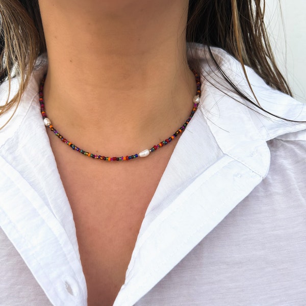 Collier court - perles multicolores - perles d’eau douce - choker - ras de cou - réglable