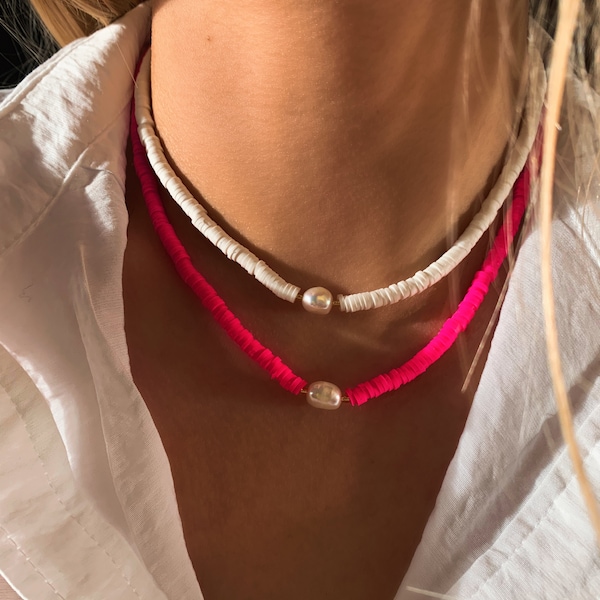 Collier Choker court - heishi - perles d'eau douce - rose - blanc - ras du cou