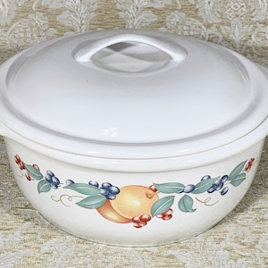 Corelle Coordinates Stoneware “Abundance” Pattern 2-1/2 Quart Baking Dish with Lid.