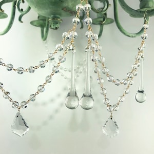 Elegant clear crystal Bead Garland, for the distance 6&#39;&#39;-9&#39;&#39; (15-23 cm) with 10mm Round Crystals, pendants and drops.