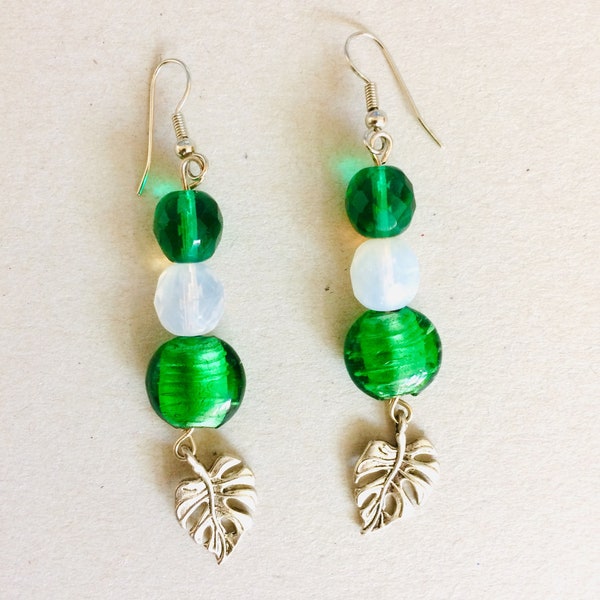 boucles d'oreille feuille vert végétal monstera