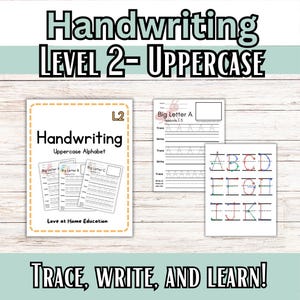 Pode incluir: Materiais de aprendizagem de escrita cursiva de nível 2, maiúsculas. Inclui um caderno de exercícios e folhas de exercícios com o texto "TRACE, WRITE, AND LEARN!". A capa do caderno diz "Handwriting Uppercase Alphabet" e "Love at Home Education".
