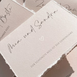 Biglietto pieghevole personalizzato "Wedding Amalfi Love" - beige/antracite/avorio con elegante bordo frastagliato | diverso. Motivi, formato orizzontale DIN A6, busta