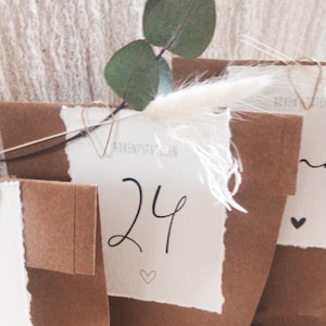 Elegant Advent calendar with 24 brown paper bags - DIY, in a set for filling with golden clips and dried flowers | Christmas anticipation