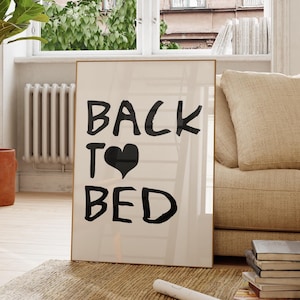 Back to Bed Print: Trendiges Typografie Schlafzimmer Poster (Digitaler Download)