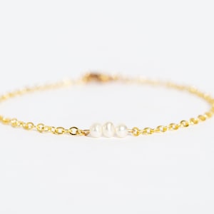 Pearl bracelet - Wedding solid gold bracelet - Bridesmaids bracelet - 10k14k gold chain white natural pearl bracelet - Gift for her
