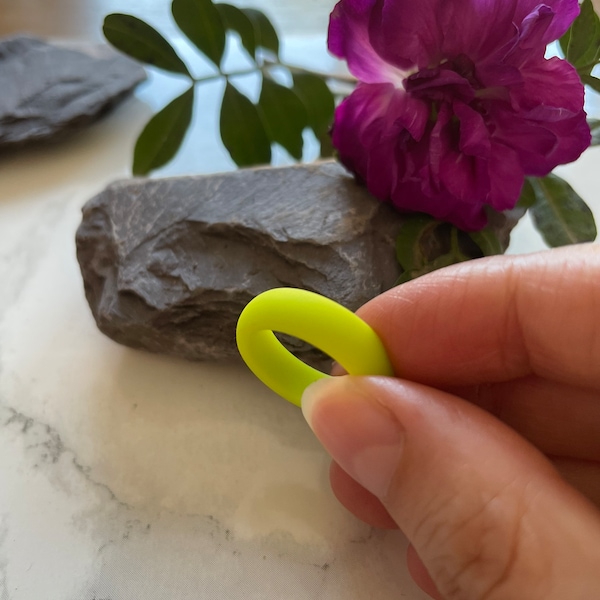 Lime Green Silicone Rings for Women and Men, Smooth Wedding Band Rings - 5mm Wide