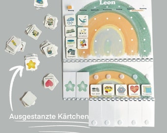 Op de afbeelding: Een kleurrijke regenboog-thema weekplanner met de naam "Leon" bovenaan. De planner heeft een sectie voor elke dag van de week, met ruimte voor stickers of andere visuele hulpmiddelen. De planner wordt geleverd met een set uitstansbare kaarten met verschillende afbeeldingen, waaronder een ster, een hart en een boek.