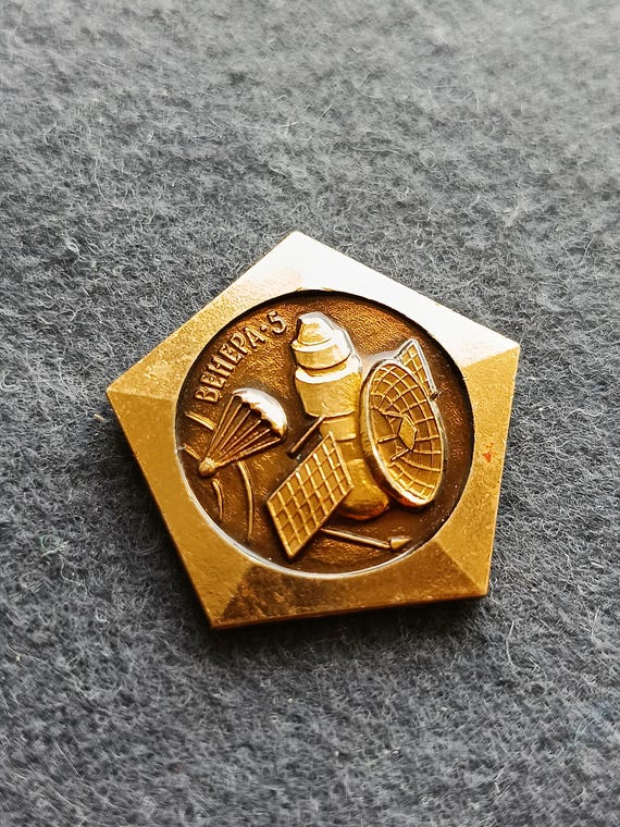 Vintage Badge Space Venera-5 Soviet automatic interplanetary station Pin Icon USSR
