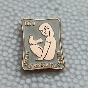Girl Dove International Children's Day 1979 Badge Pin Icon USSR