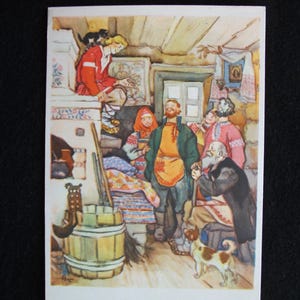 Pode incluir: Um postal vintage com uma ilustração colorida de uma cena interior rústica. Um grupo de pessoas está reunido, com uma pessoa jovem de vermelho sentada em cima de uma lareira. Um cão está em primeiro plano.
