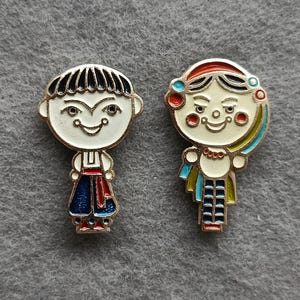 Boy and Girl in Ukrainian National Costumes 2 pcs Badge Pin Icon USSR
