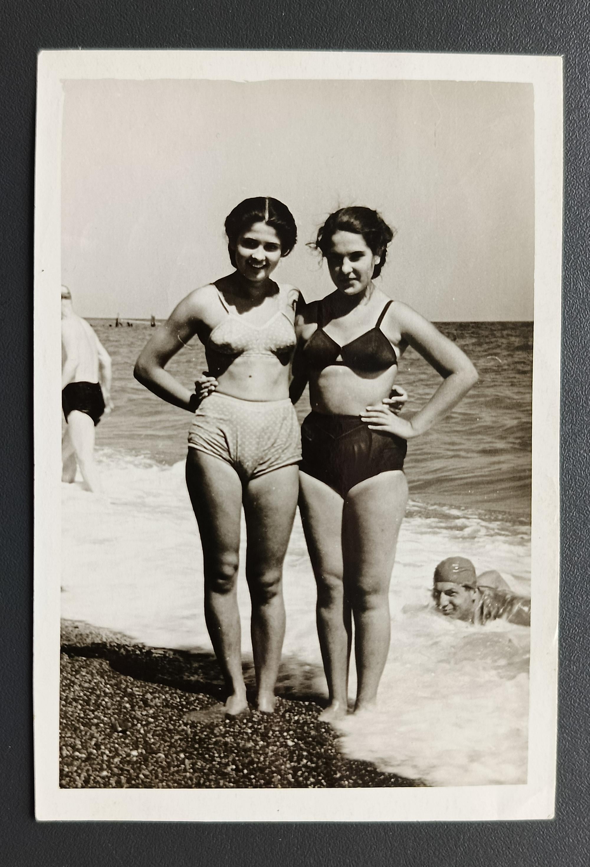 Femmes Câlin Maillot de bain Bikini Plage vintage photo