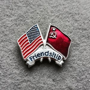 Friendship USA USSR Badge Pin Icon USSR