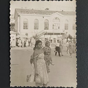 Vintage Photo Pretty Woman Dress Hat