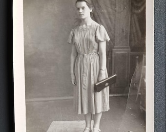 Sukienka damska, torebka, kapelusz, moda, lata 50., zdjęcie vintage