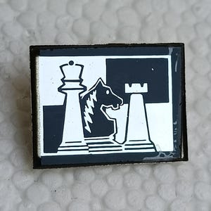 Chess Pieces Knight Sport BROKEN NEEDLE Vintage Bagde Pin USSR