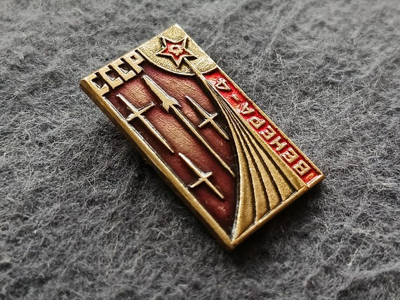 Venera-4 Space Interplanetary Station Vintage Pin USSR View 2