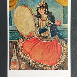 Cartolina degli anni '30 Georgia URSS Dipinto persiano XVIII secolo Ragazza che suona il tamburello Cartolina d'epoca