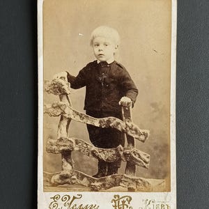 Menino Kyiv cidade Fotógrafo Chelli 1900 Ucrânia Crianças Crianças Gabinete cartão Foto