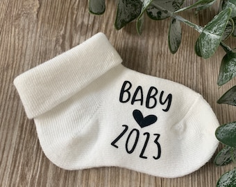 Socke Baby 2024 Verkündung Schwangerschaft Socke Geschenk Wir bekommen ein Baby